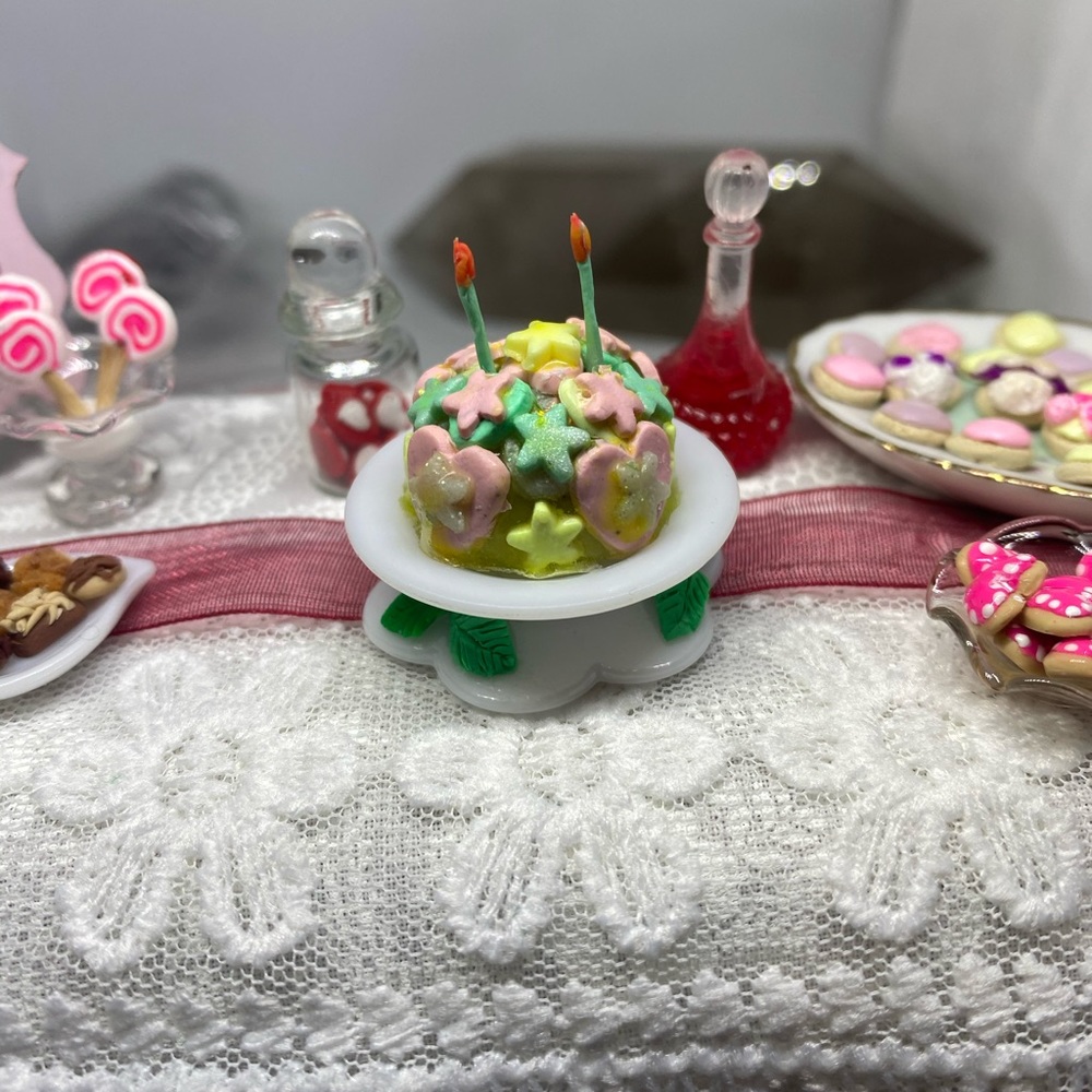 Handmade dollhouse miniatures. - Picture 2 of 4